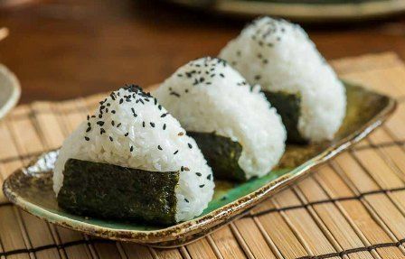 Onigiri（おにぎり）– Nasi Kepal Tradisional Jepang